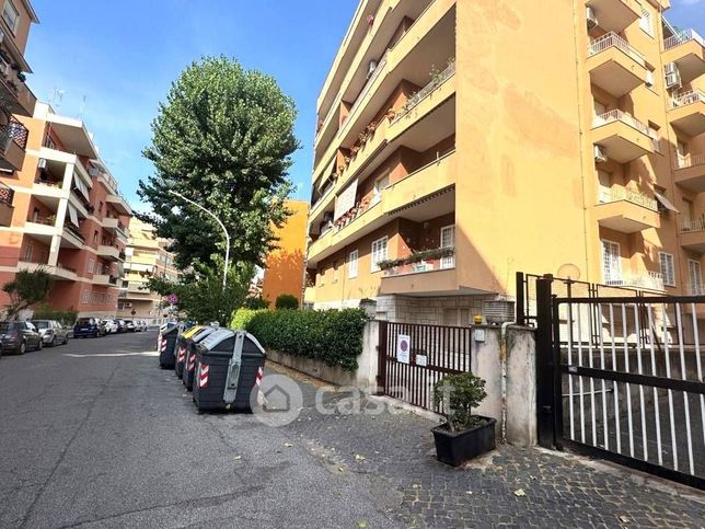 Box/posto auto in residenziale in Via Livio Andronico