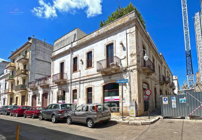 Attività/licenza (con o senza mura) in commerciale in Via Orsini 16