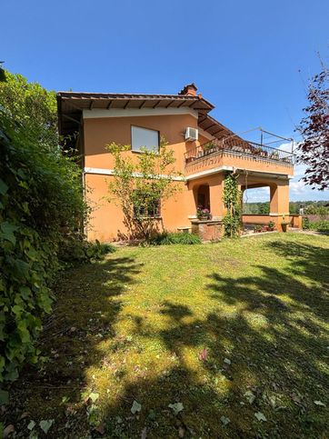 Casa bi/trifamiliare in residenziale in Via degli Eucalipti
