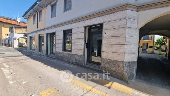 Attività/licenza (con o senza mura) in commerciale in Via Roma