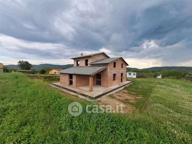 Casa indipendente in residenziale in 
