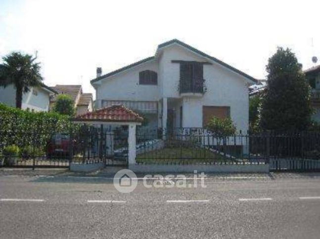 Box/posto auto in residenziale in Via Gaetano Salvemini 26