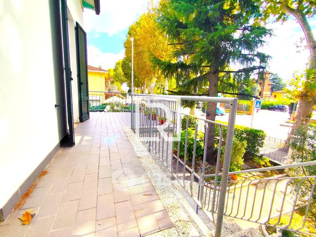Casa indipendente in residenziale in Viale Dante