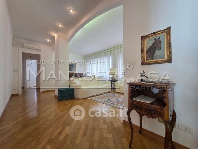 Appartamento in residenziale in Piazza Matteo Canessa 7