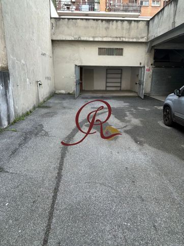 Box/posto auto in residenziale in Via Valsavaranche 91