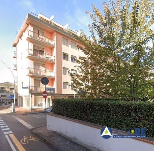 Appartamento in residenziale in Via Raffaello 9