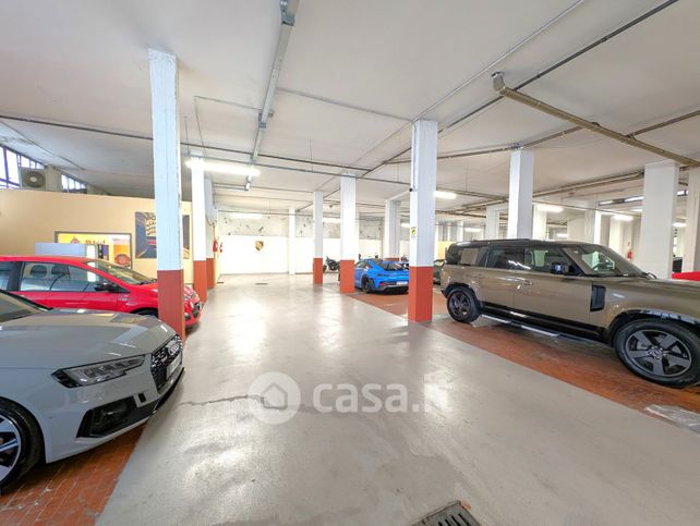 Capannone in commerciale in Via Francesco Baracca 90