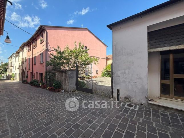 Garage/posto auto in residenziale in Via Ercole Ronconi 15