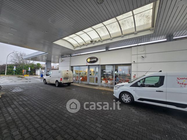 Attivitã /licenza (con o senza mura) in commerciale in Tangenziale 1