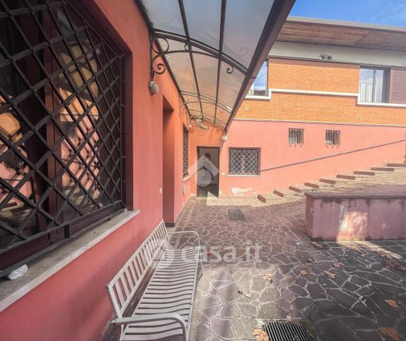 Capannone in commerciale in Via Vittorio Arici 42