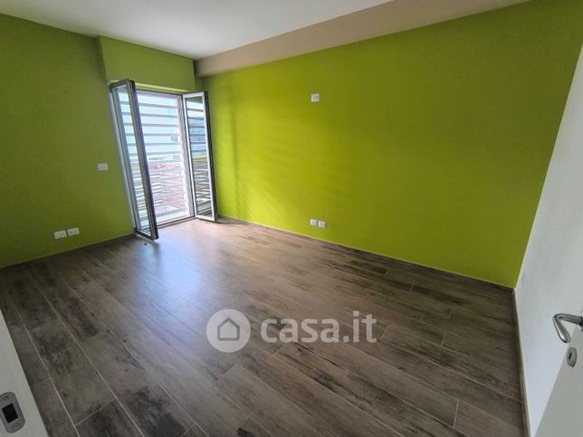 Ufficio in commerciale in 