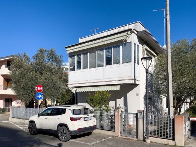 Appartamento in residenziale in Via Pontebba 4