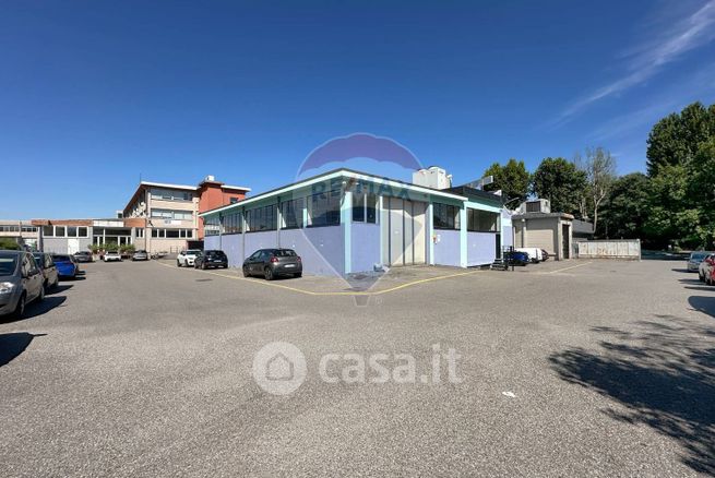 Capannone in commerciale in Via Matteotti 66
