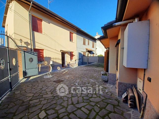 Casa indipendente in residenziale in Via Municipio 27