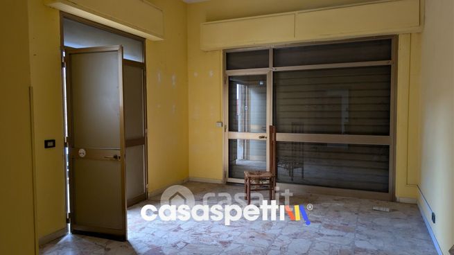 Ufficio in commerciale in Via Villini Svizzeri 9