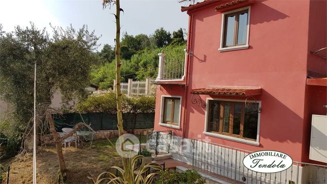 Casa indipendente in residenziale in 