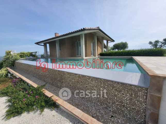 Villa in residenziale in 