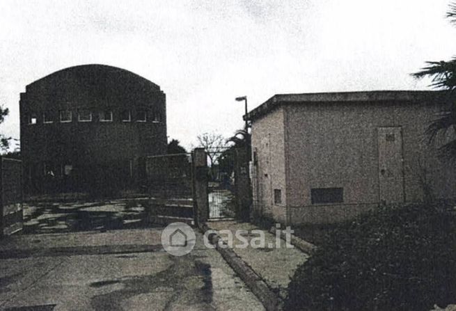 Capannone in commerciale in Via Sernagiotto