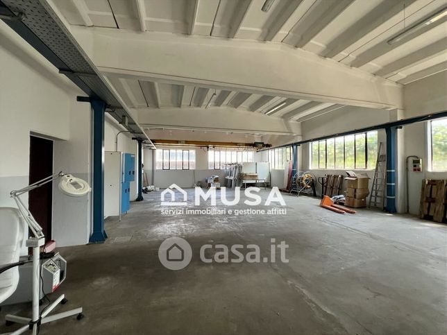 Capannone in commerciale in Via G. Mameli 15