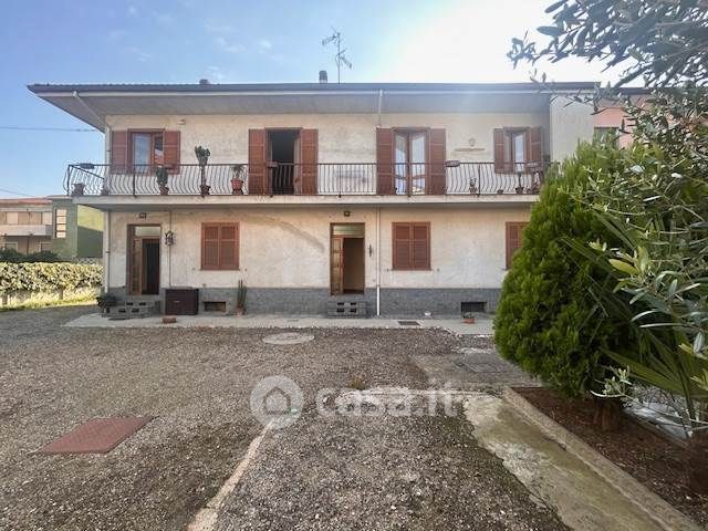 Casa bi/trifamiliare in residenziale in 