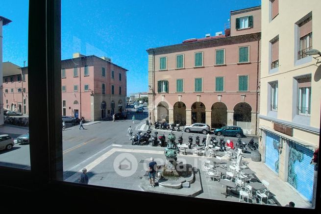 Ufficio in commerciale in Via Grande 204