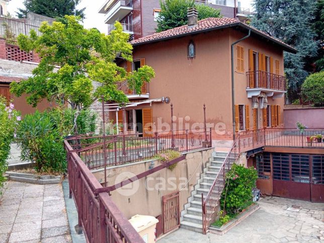 Casa indipendente in residenziale in Piazza Amedeo Ferdinando 3