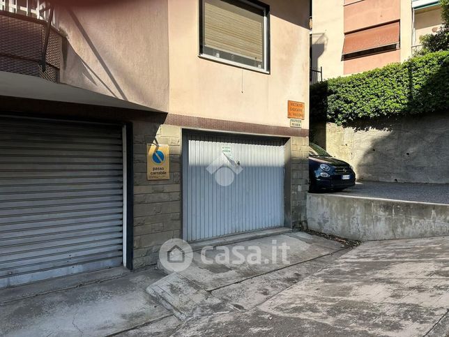 Box/posto auto in residenziale in Via Ignazio Scotto 9