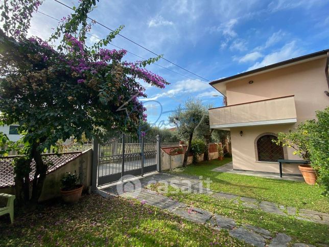 Villetta a schiera in residenziale in Via Castagneta