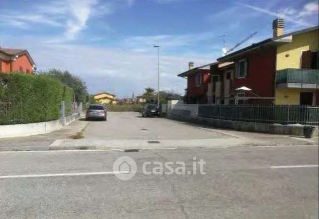 Terreno agricolo in commerciale in Via Pontida