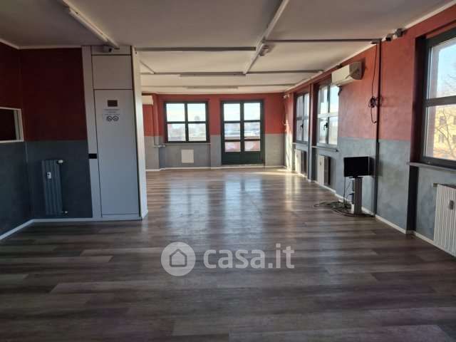 Ufficio in commerciale in Via Fortunato Postiglione 29