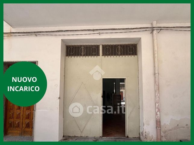 Box/posto auto in residenziale in Via A. Cucco 5