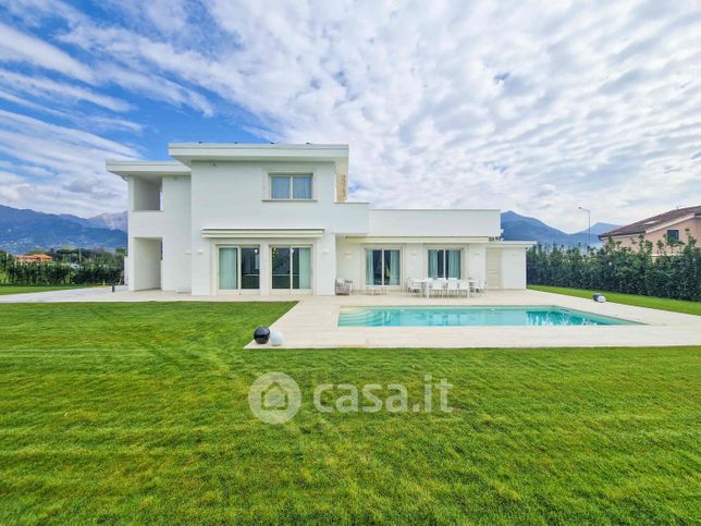 Villa in residenziale in Via Vaiana 105