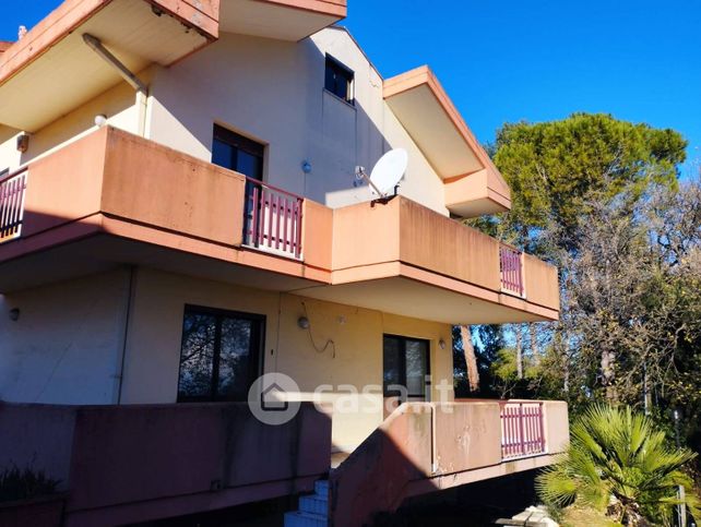 Casa bi/trifamiliare in residenziale in Strada San Silvestro