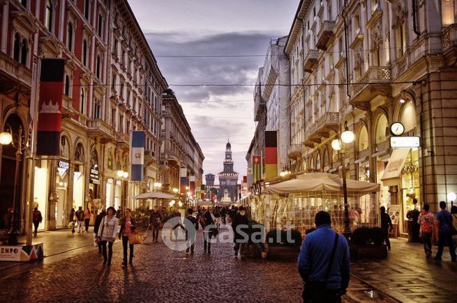 Ufficio in commerciale in Via Monte Napoleone