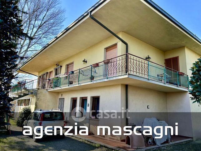 Casa bi/trifamiliare in residenziale in Via Livornese di Sopra