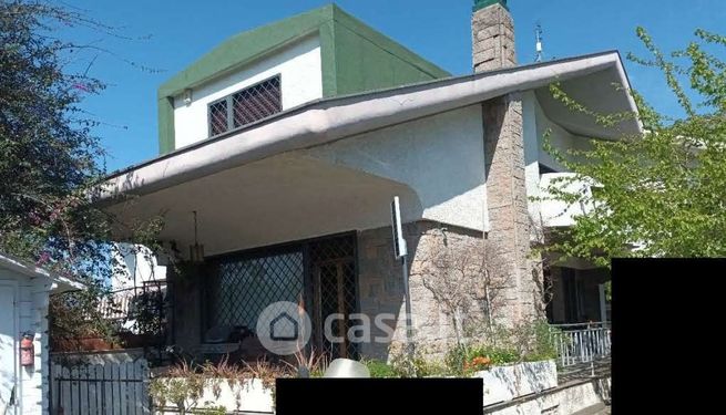 Villa in residenziale in Via Ticino