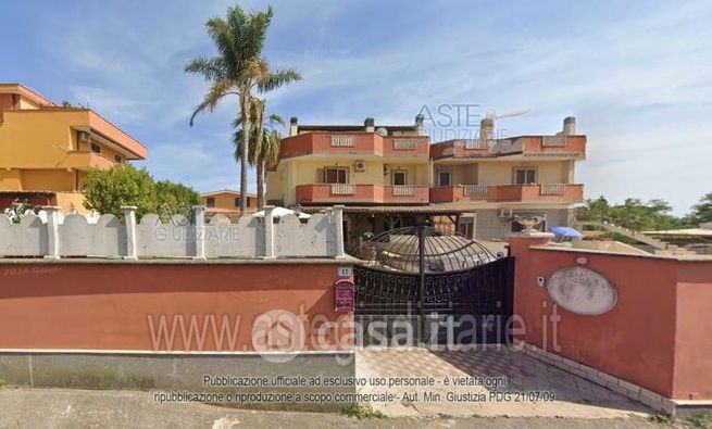 Villetta a schiera in residenziale in Via Della Lontra 17