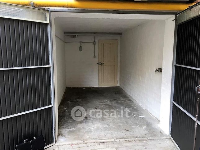 Box/posto auto in residenziale in Via Libero Bergonzoni