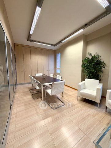 Ufficio in commerciale in Via Danubio