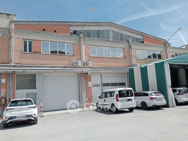 Capannone in commerciale in Contrada Campiglione 20