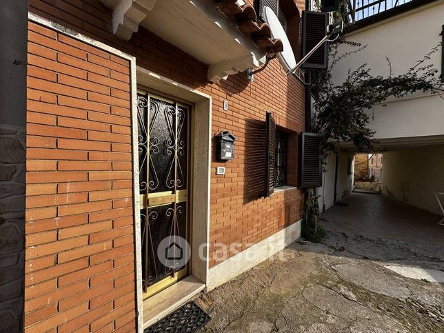 Casa indipendente in residenziale in Via Nazionale