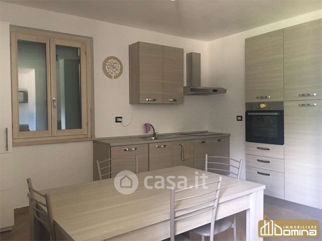 Appartamento in residenziale in Via Chiaravallese 25