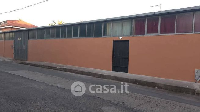 Capannone in commerciale in Via Velino