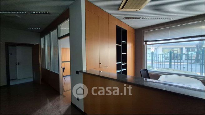 Ufficio in commerciale in Via Piave 22