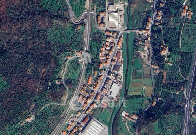 Rustico/casale in residenziale in Via Provinciale Lucchese