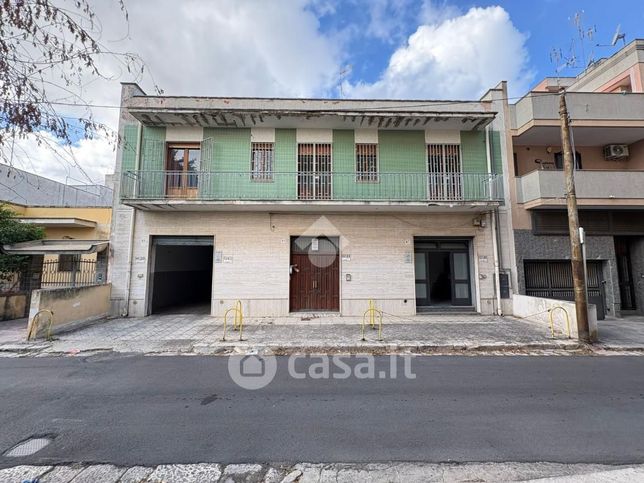 Box/posto auto in residenziale in Via Malta 63