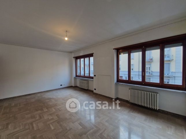 Ufficio in commerciale in 