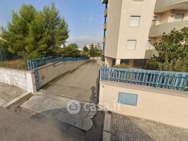 Box/posto auto in residenziale in Via Francesco Guicciardini 1