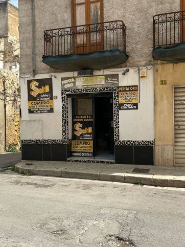 Attivitã /licenza (con o senza mura) in commerciale in Via Milazzo 31