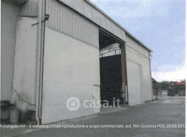 Capannone in commerciale in Strada Vicinale Ribrocca 8